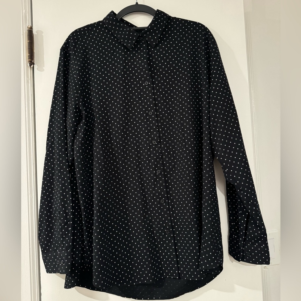 Uniqlo button don black and white polka dot skirt